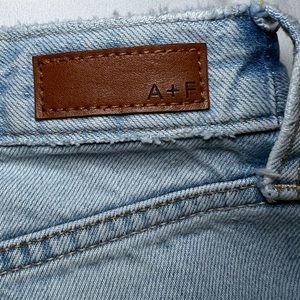 ABERCROMBIE & FITCH ANNIE GIRLFRIEND JEANS SIZE 24 SHORT